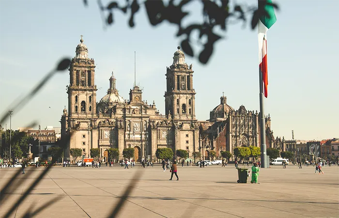 Centre historique de Mexico avec cathédrale, grande place et vue sur les bâtiments environnants